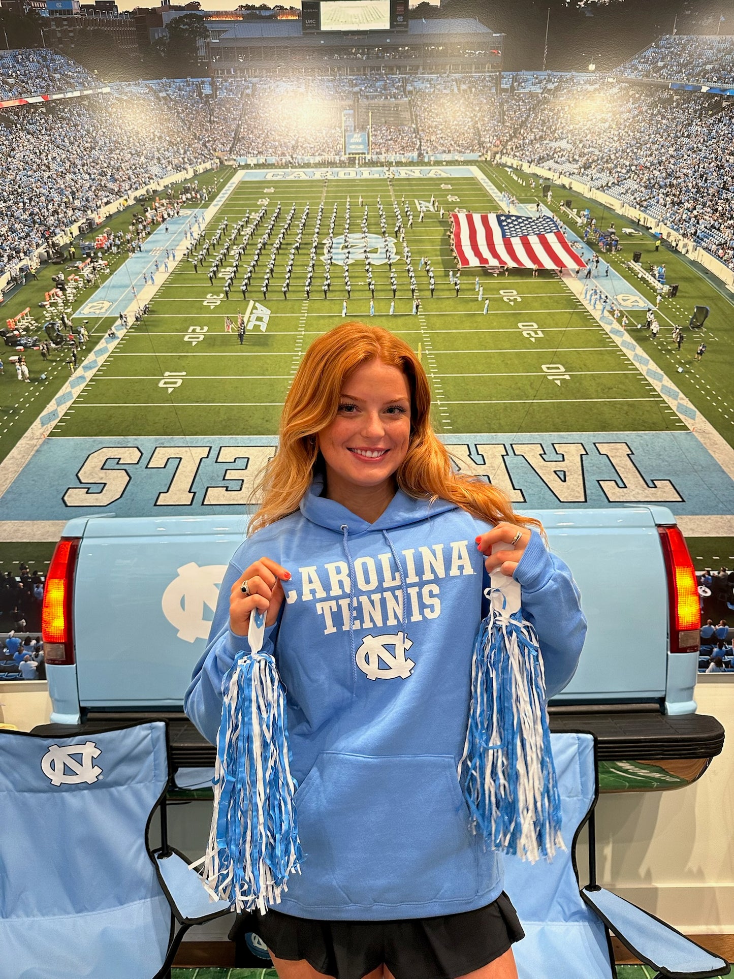 North Carolina Tar Heels Pom Pom with UNC Logo