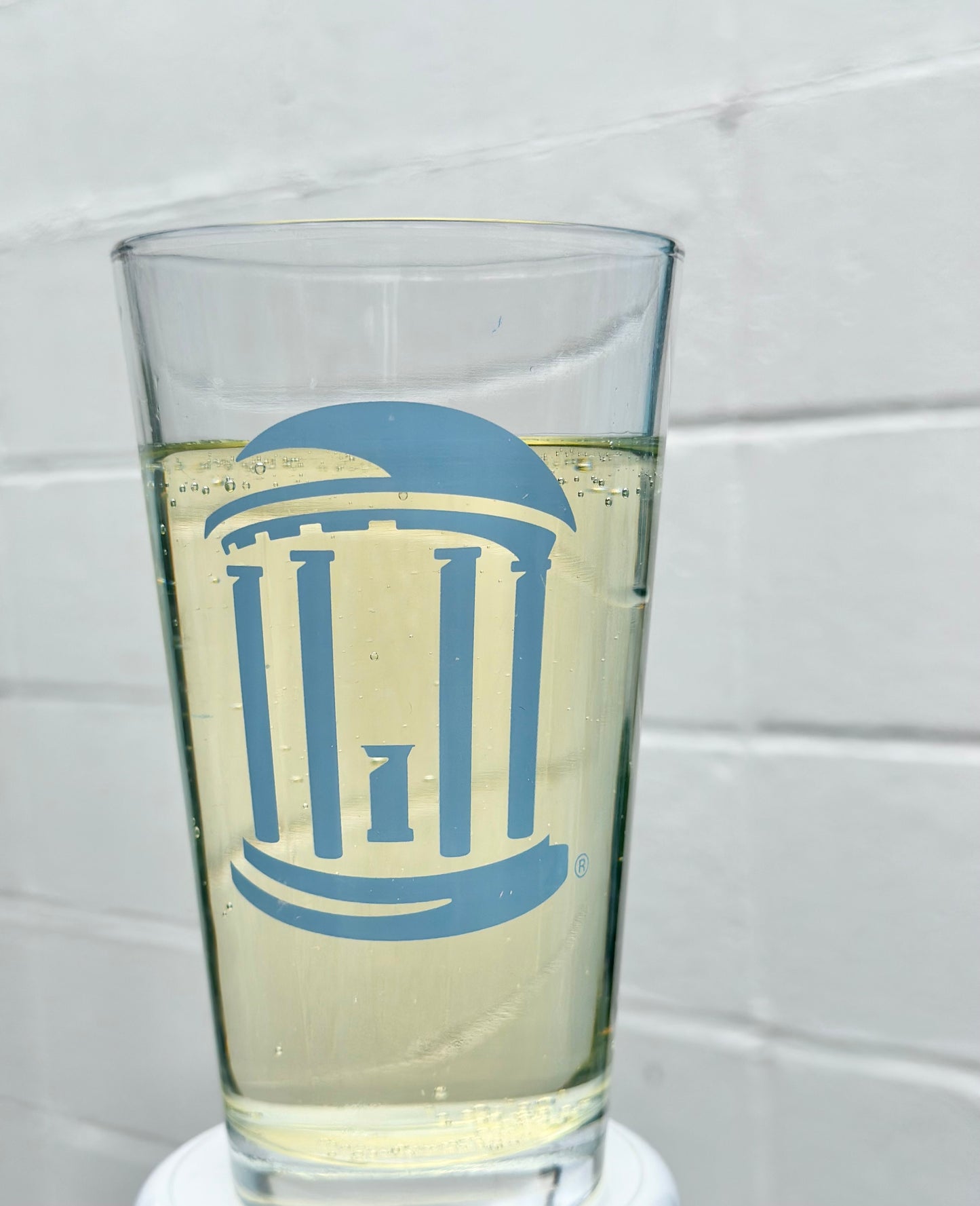 UNC Old Well Logo Pint Glass Classic North Carolina 16 oz