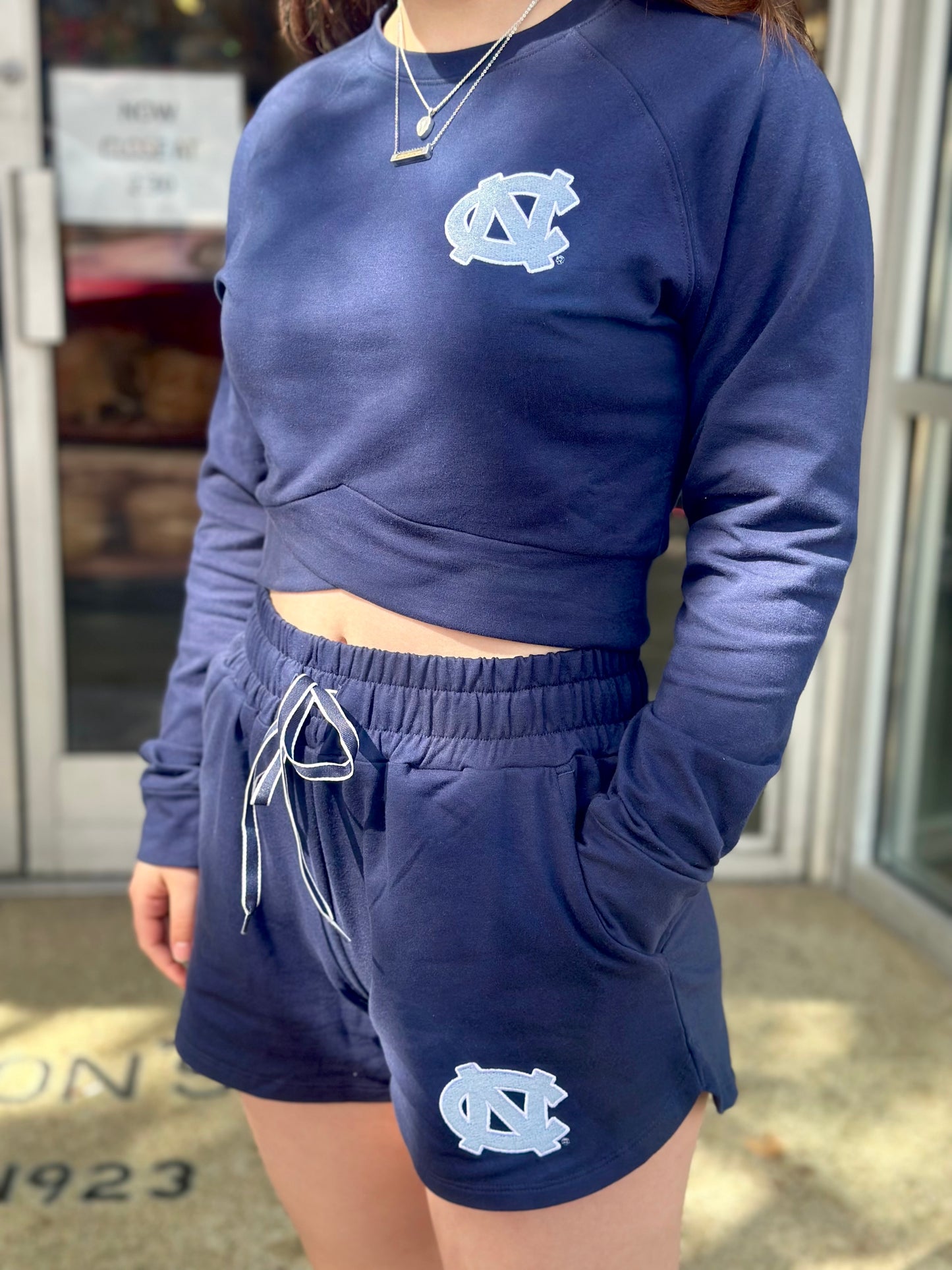 Carolina Tar Heels Women's Navy Cropped Sweatshirt