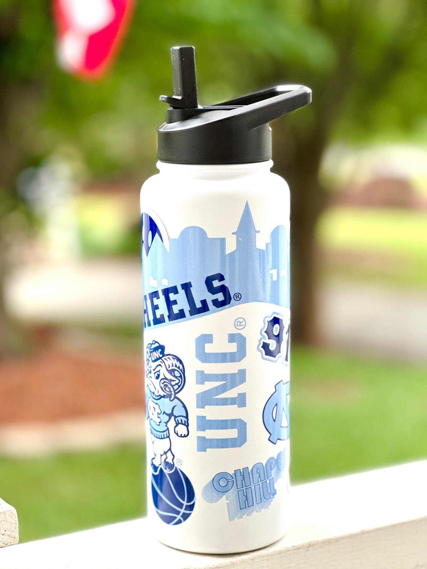 North Carolina Tar Heels Water Bottle with Native Graphics 24 oz