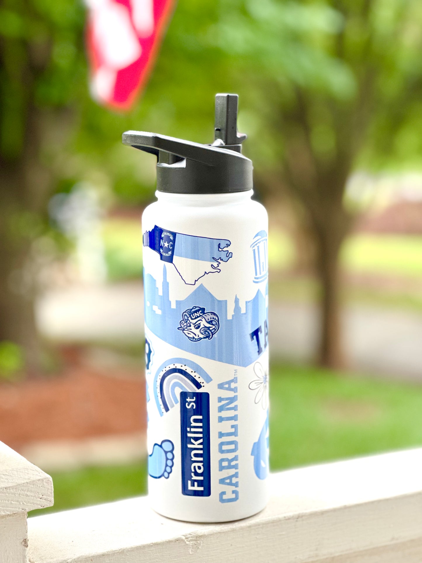 North Carolina Tar Heels Water Bottle with Native Graphics 24 oz