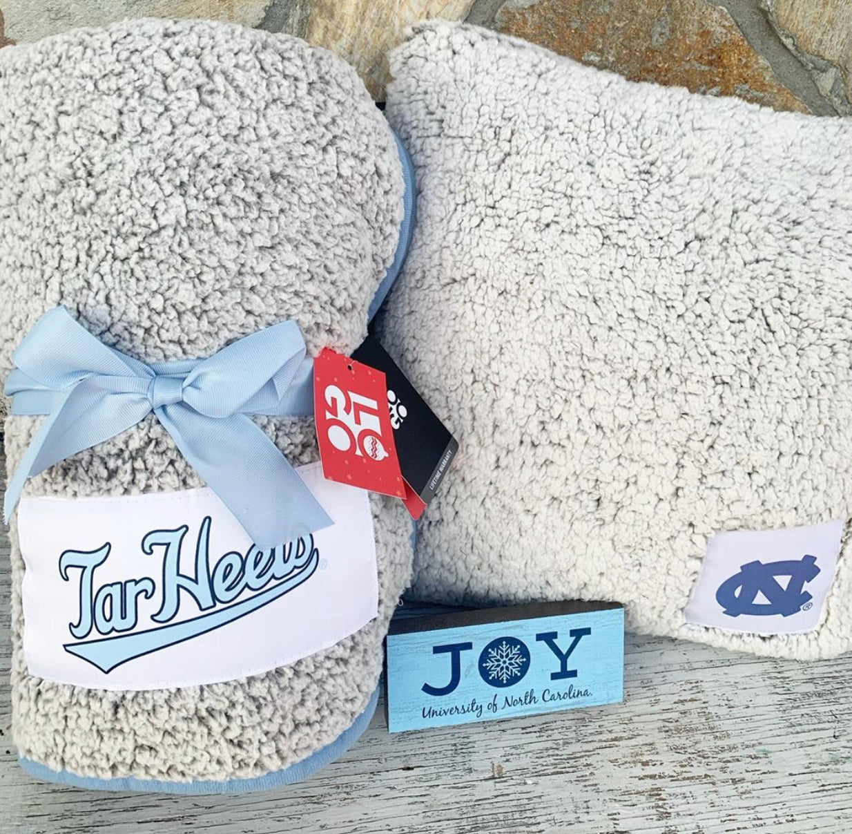 UNC Frosty Fleece Blanket in Grey Sherpa