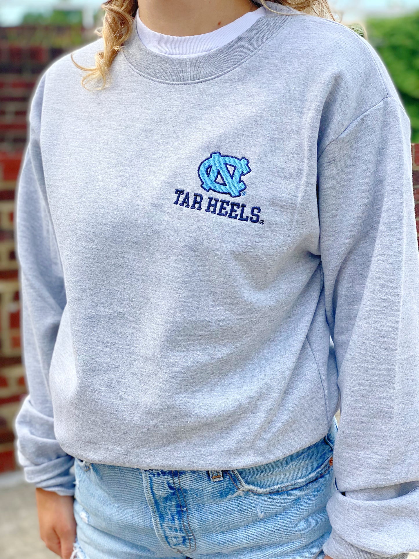 UNC Logo Crewneck Sweatshirt in Grey with Embroidery