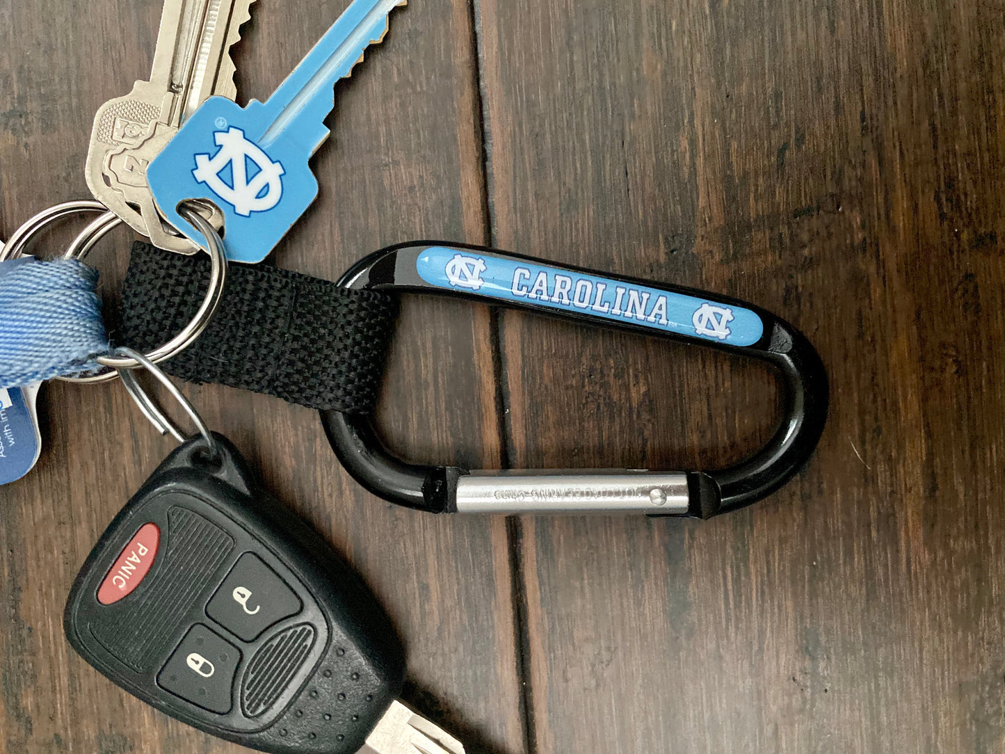 North Carolina Tar Heels Wincraft Black UNC Carabiner Key Chain