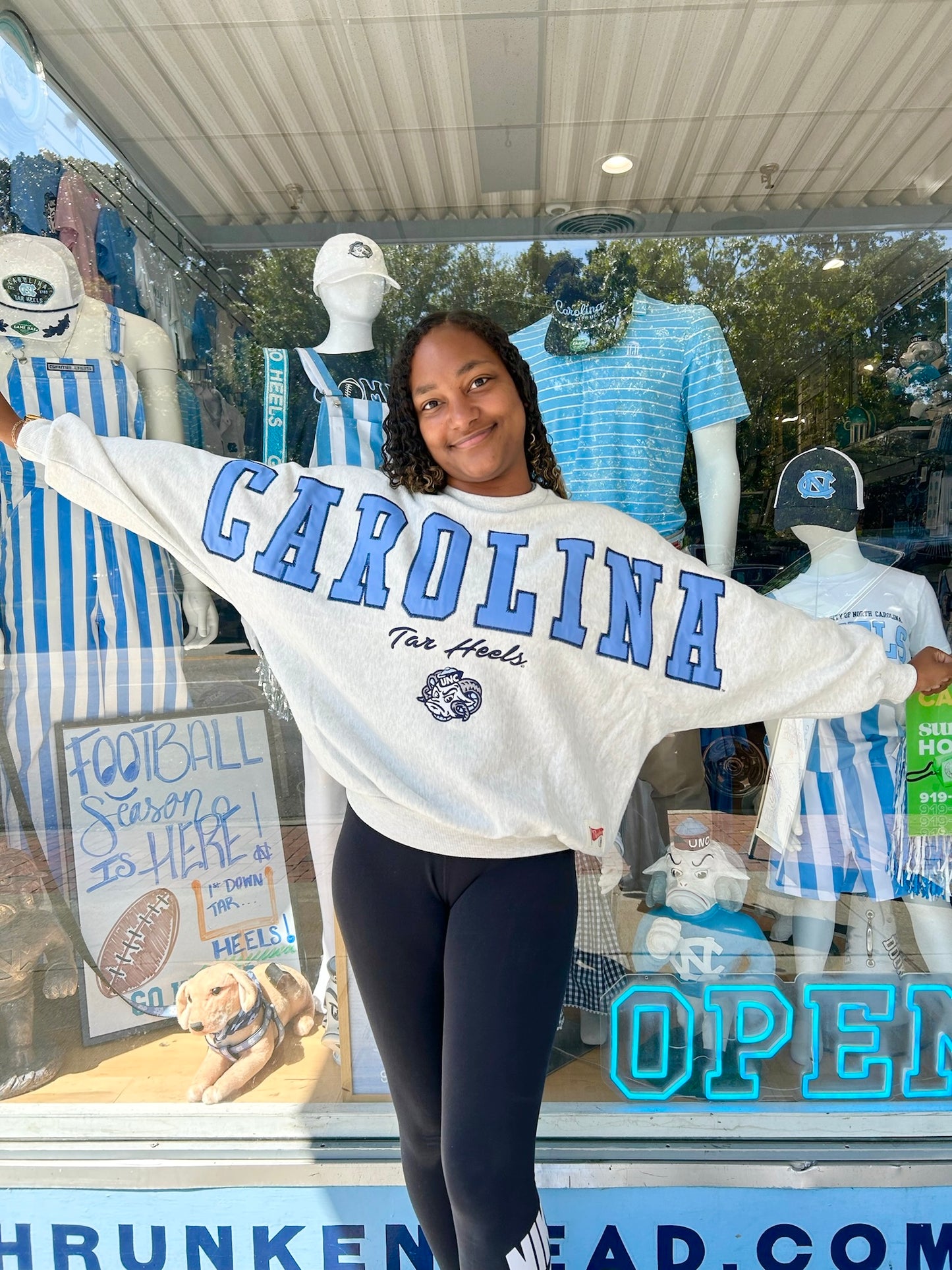 North Carolina Tar Heels Women's Crewneck Sweatshirt FLANNIGAN