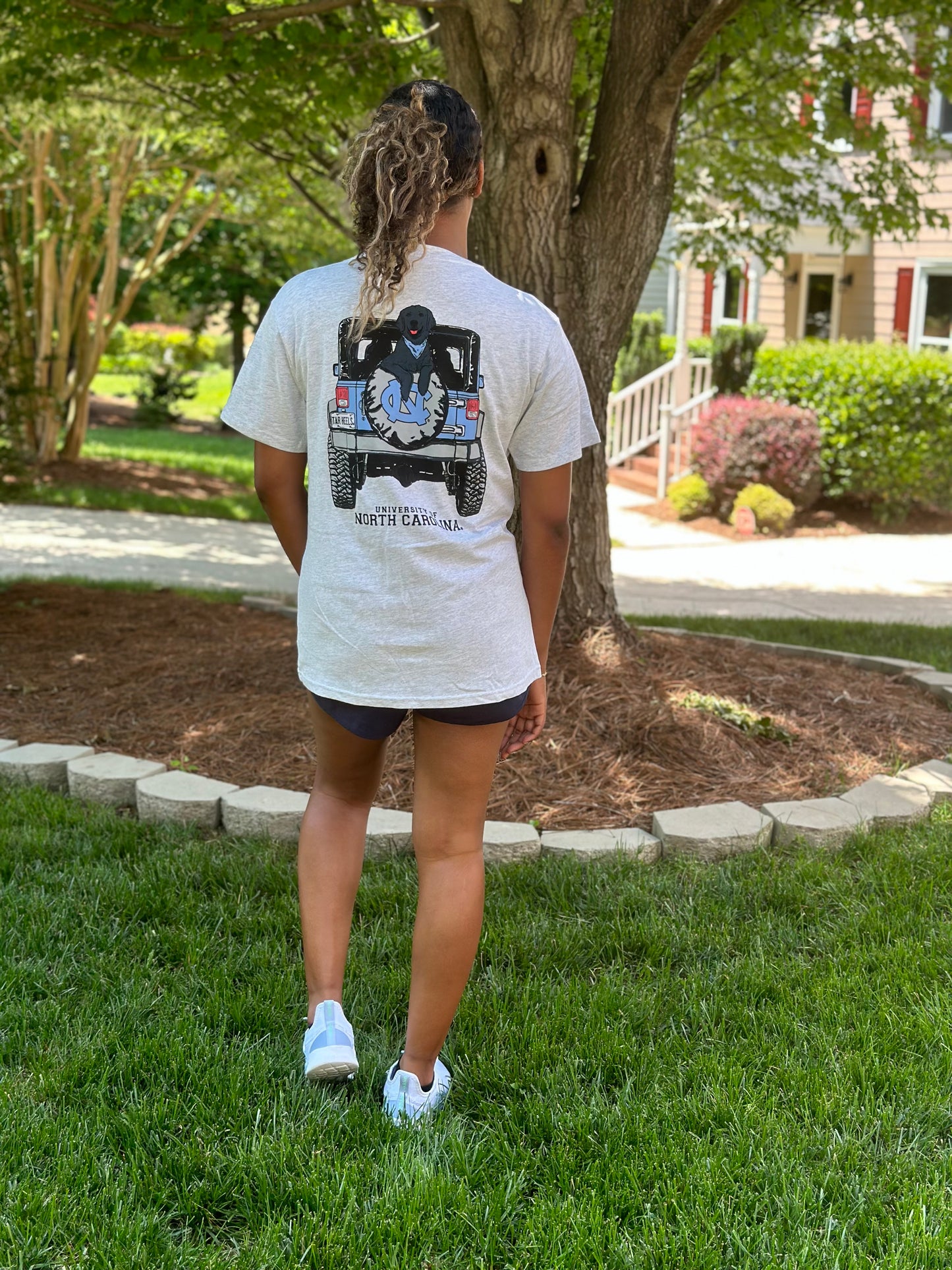 Carolina Tar Heels T-Shirt with Black Dog in Jeep