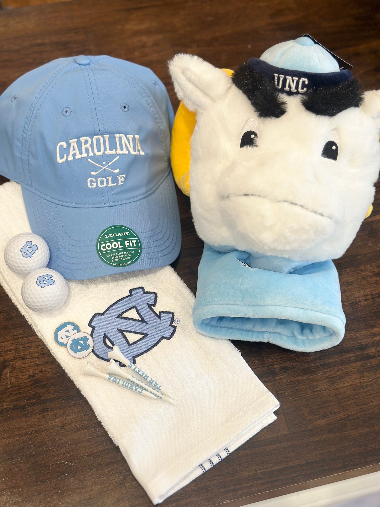 UNC Tar Heels White Golf Set with Carolina Blue Logos