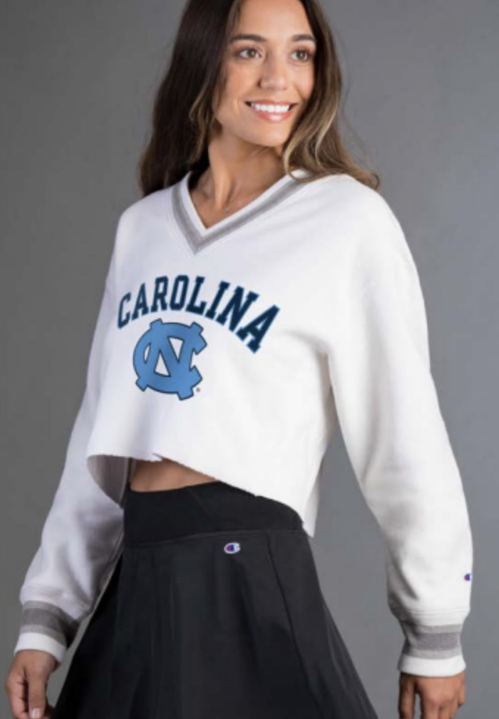 North Carolina Tar Heels Women’s Retro Cropped Sweatshirt with V Neck