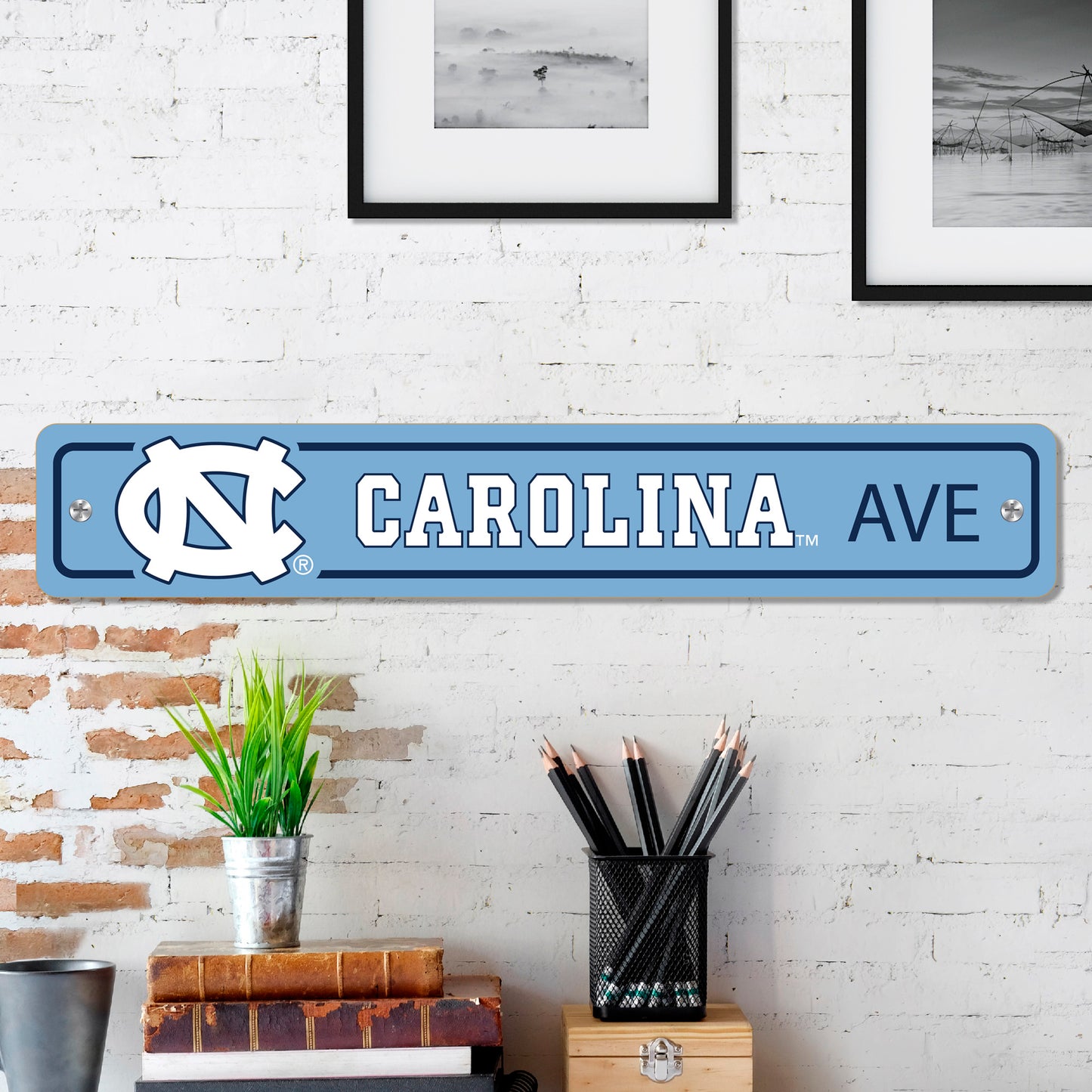 North Carolina Tar Heels Street Sign with NC Primary Logo by Fanmats