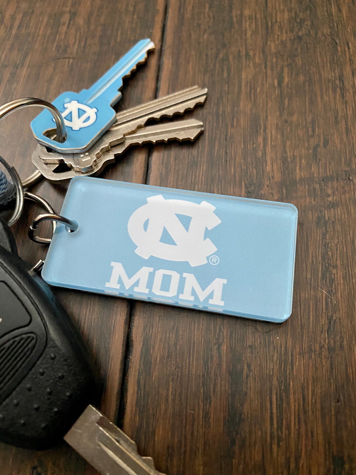UNC Mom Keychain Rectangle Key Ring Carolina Mom by Wincraft