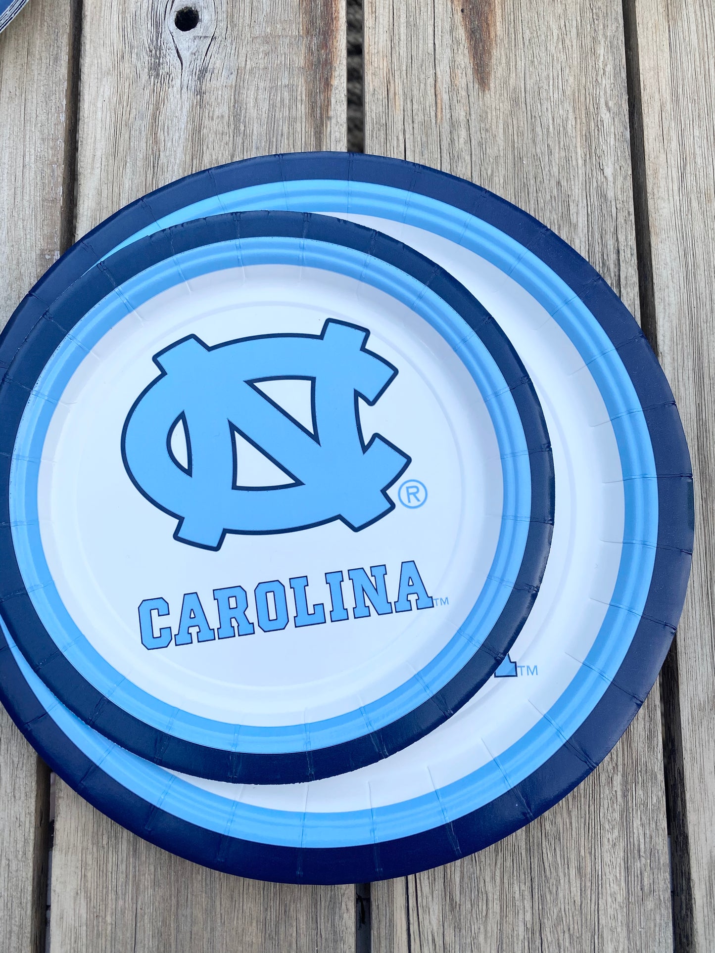 North Carolina Tar Heels 7 Inch Paper Plates (12 Count)